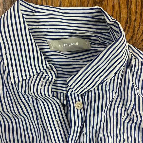 Everlane 100% silk button down shirt - Picture 2 of 4